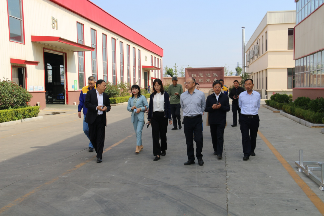 青島市科技局基礎研究處處長李欣一行蒞臨銳智考察指導市重點實驗室建設工作 青島市科技局基礎研究處處長李欣一行蒞臨銳智考察指導市重點實驗室建設工作